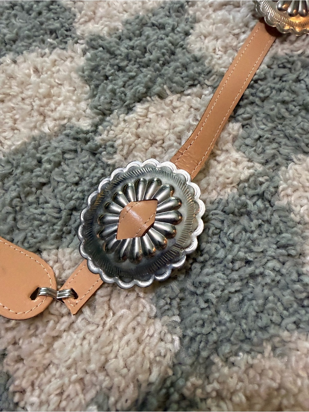 Vintage Tan faux Leather silver tone Conchos thin western cowgirl Belt retro - Picture 2 of 8